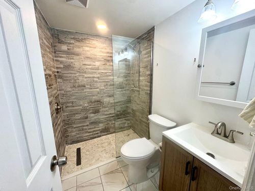 r26-26 Redwood Ct, Coram, NY, 11727-1519 | Card Image