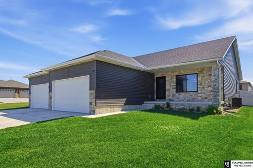 710 N 105th St, Lincoln, NE, 68527-2505 | Card Image