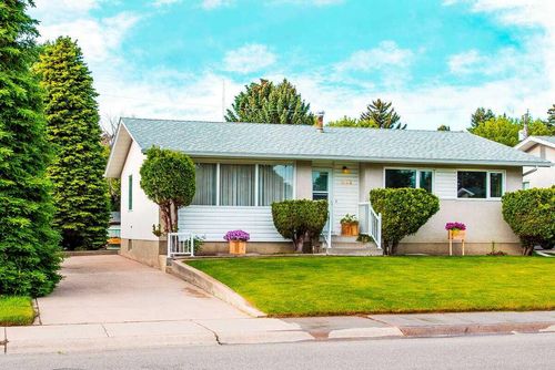 2502 8a Ave N, Lethbridge, AB, T1H1E1 | Card Image