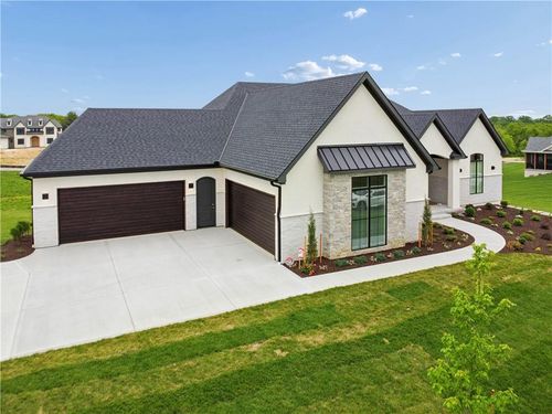 7535 Nw Fawn Cir, Parkville, MO, 64152-1324 | Card Image
