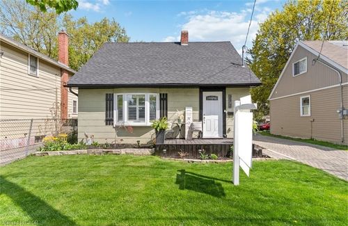 272 Grey St, Brantford, ON, N3S4W8 | Card Image