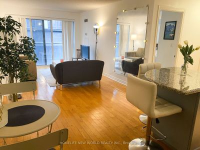 725 - 270 Wellington St W, Condo with 1 bedrooms, 1 bathrooms and null parking in Toronto ON | Image 1