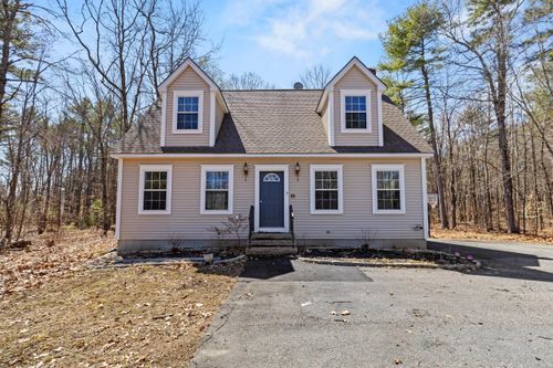 516 Falmouth Road, Windham, ME, 04062 | Card Image