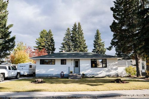 125 Douglas Dr, Hinton, AB, T7V1C1 | Card Image