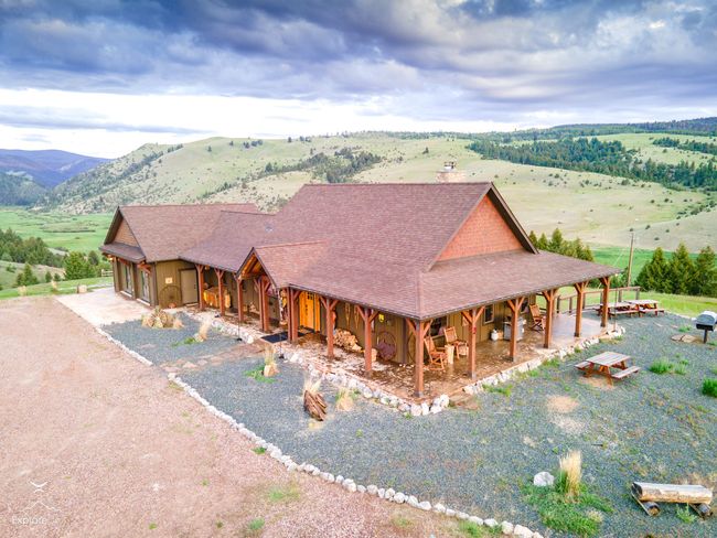 View of front of property featuring roof with shingles, driveway, an attached garage, and a mountain view | Image 28