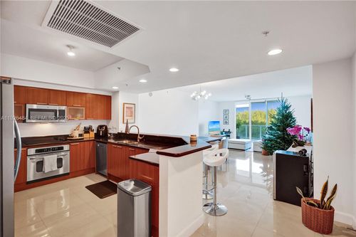 apt-401-14951 Royal Oaks Ln, North Miami, FL, 33181-2475 | Card Image