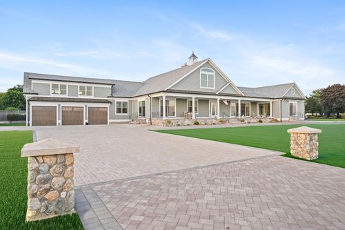 464 Park Blvd, Stratford, CT, 06615-7933 | Card Image