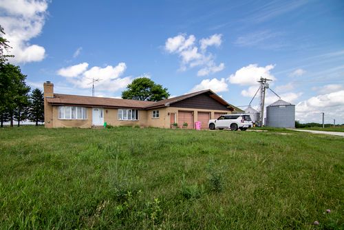 3740 N 1300e Rd, Kempton, IL, 60946-4001 | Card Image