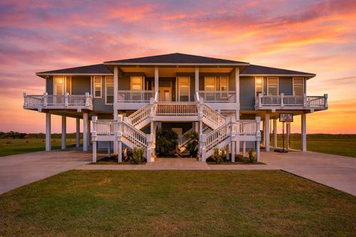 672 Villa Dr, Crystal Beach, TX, 77650 | Card Image