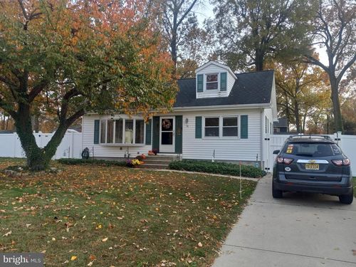 15 18th St, Burlington Township, NJ, 08016-4605 | Card Image