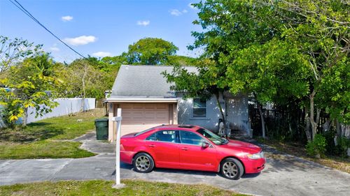 719 Ne 37th St, Oakland Park, FL, 33334-2925 | Card Image