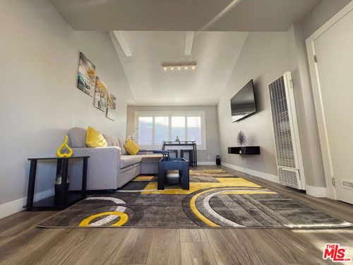 10-a-10 27th Avenue, Venice, CA, 90291 | Card Image