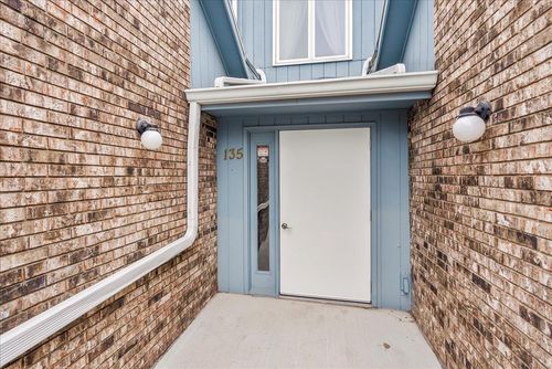 apt-6-135 E San Marnan Dr, Waterloo, IA, 50702-5845 | Card Image