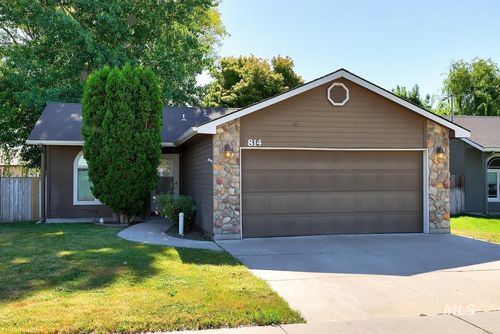 814 Sioux Ave, Emmett, ID, 83617-4011 | Card Image