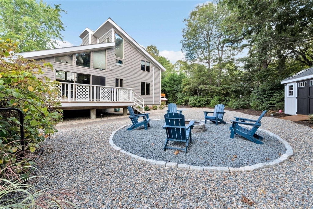 Manitoba Rd, Mashpee, MA 02649