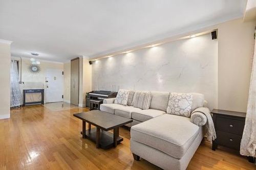 15-e-61-35 98th St, Rego Park, NY, 11374-1464 | Card Image