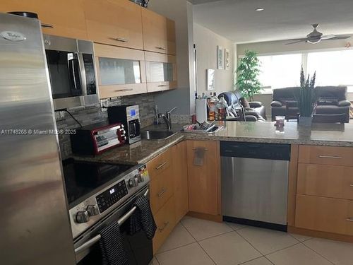 apt-202f-330 Se 2nd St, Hallandale Beach, FL, 33009-5697 | Card Image