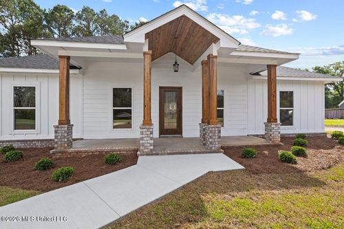 129 Southern Hills Dr, Lucedale, MS, 39452-4581 | Card Image