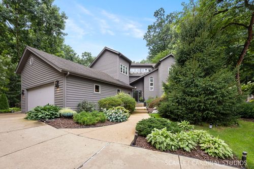915 Knollwood Ln, West Chicago, IL, 60185-5045 | Card Image