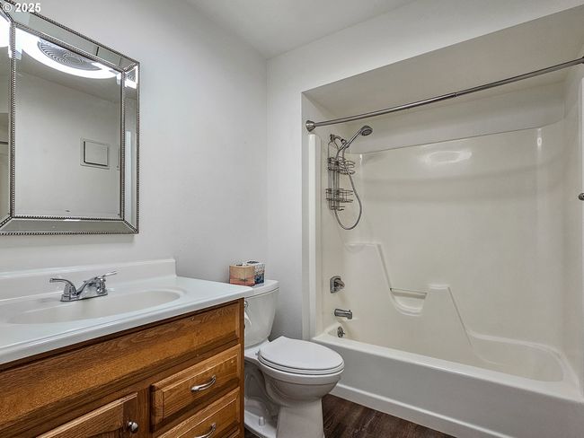 BLDG-25 - 213 Oswego Smt, Condo with 2 bedrooms, 2 bathrooms and 1 parking in Lake Oswego OR | Image 9