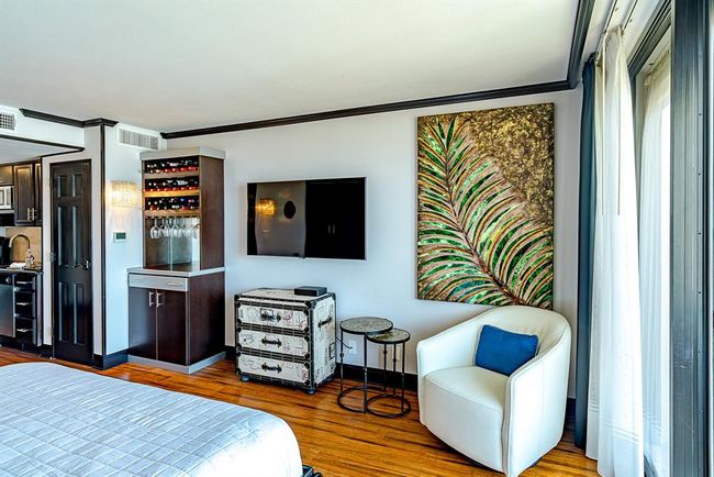 Nice sitting area overlooking the views from inside the unit. | Image 4