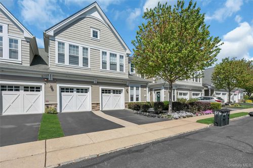 176 Symphony Drive, Brookhaven, NY, 11755 | Card Image