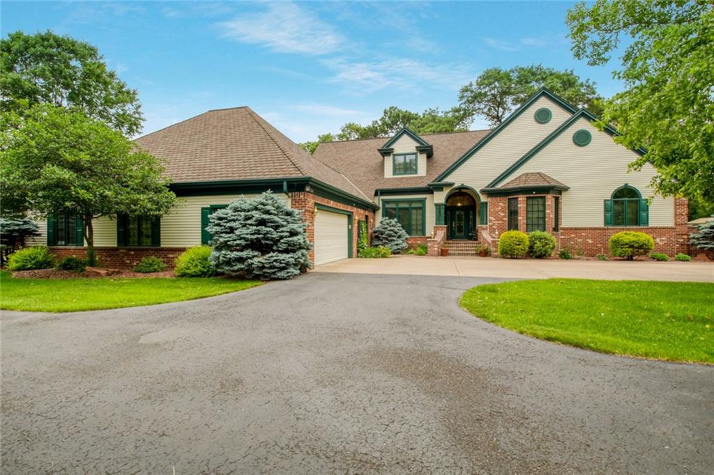 Davis Dr, Eau Claire, WI 54701