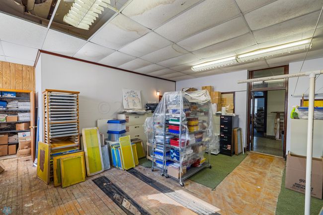 Classroom with darkroom | Image 36