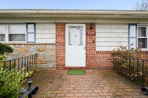 2225 Leighton Rd, Elmont, NY, 11003-3516 | Card Image