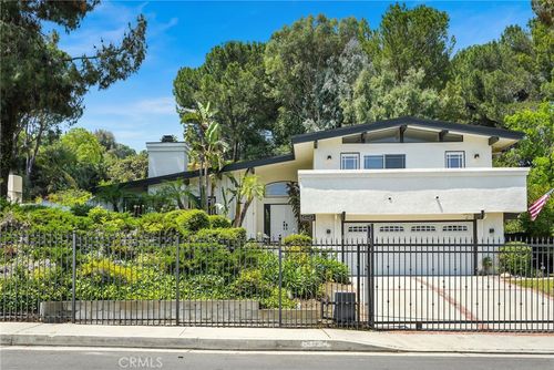 4141 Coldstream Ter, Tarzana, CA, 91356-5411 | Card Image