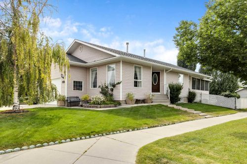 701 19 Street Se, High River, AB, T1V1T1 | Card Image