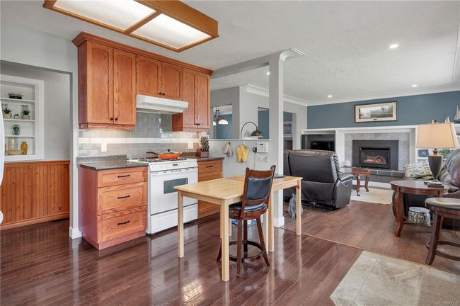 795 Upland Dr, House other with 3 bedrooms, 2 bathrooms and 2 parking in Campbell River BC | Image 4