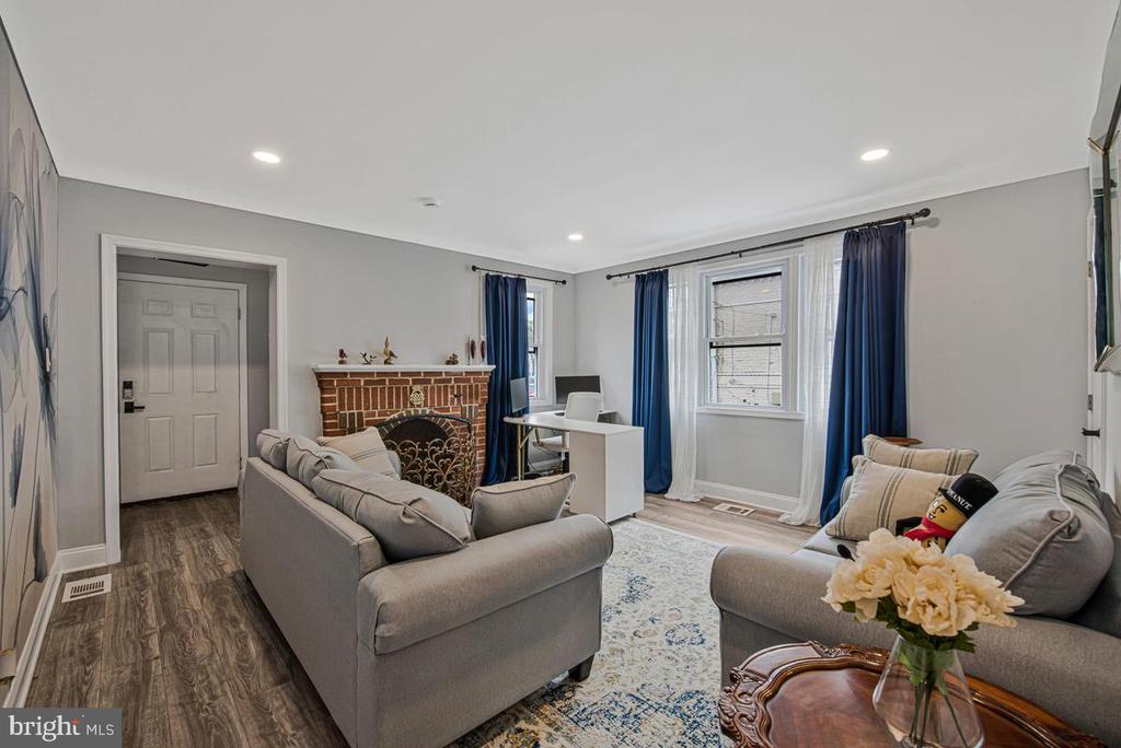 Residential in SUITLAND 5