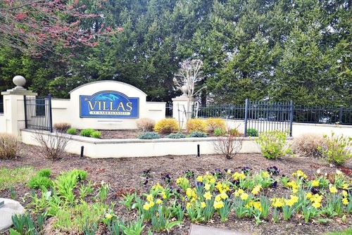 108 Narragansett Villas Dr, Lindenhurst, NY, 11757-5400 | Card Image