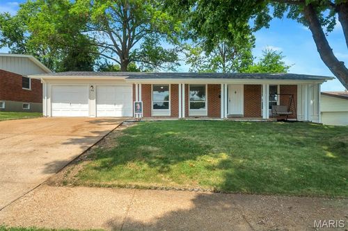 3515 Saint Catherine St, Florissant, MO, 63033-3940 | Card Image