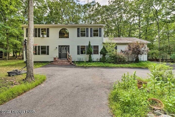 Bond Ct, Bushkill, PA 18324