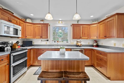 121 South Rd, East Kingston, NH, 03827-2125 | Card Image