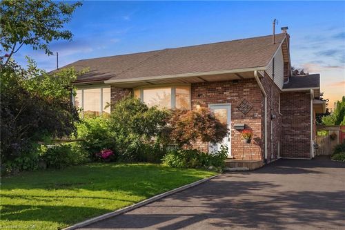 50 Adis Ave, Hamilton, ON, L9C6V3 | Card Image