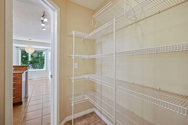 19 Rockyspring Green Nw, House other with 4 bedrooms, 4 bathrooms and 4 parking in Calgary AB | Image 14
