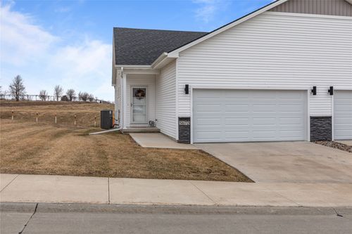 5673 Ponderosa Dr, Pleasant Hill, IA, 50327-3501 | Card Image