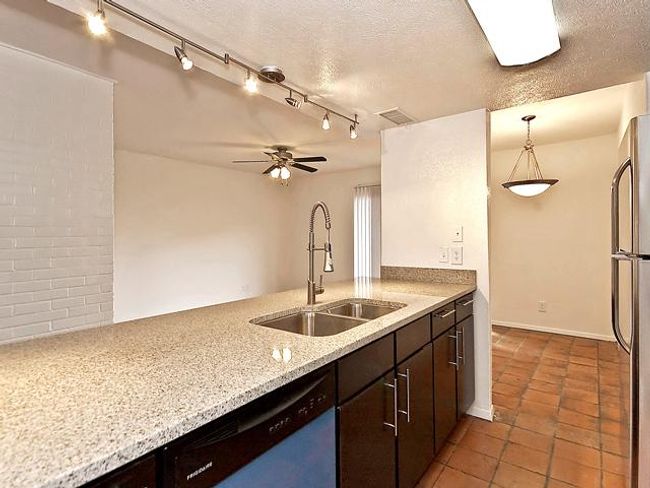 APT-108 - 5909 Birchbrook Dr, Condo with 2 bedrooms, 2 bathrooms and null parking in Dallas TX | Image 4