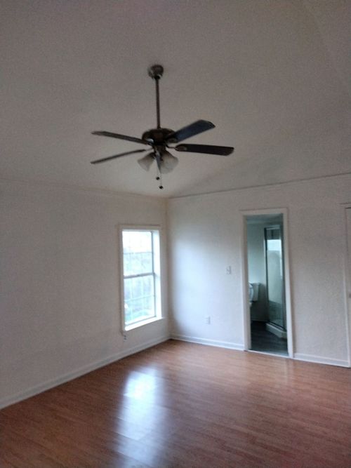 811 E 10th St, Kemp, TX, 75143-3215 | Card Image