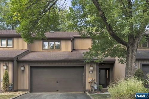 29 Pond Cir, Wayne, NJ, 07470-3559 | Card Image
