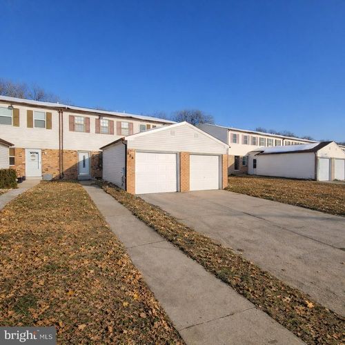 204 Springwood Dr, BEAR, DE, 19701-3602 | Card Image