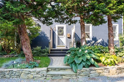 41 Indian Ter, Middletown, RI, 02842-5721 | Card Image