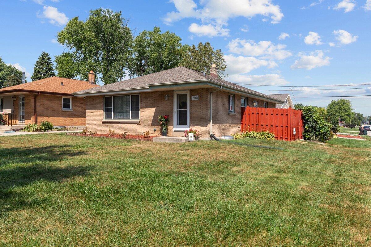 Clark Ave, South Milwaukee, WI 53172