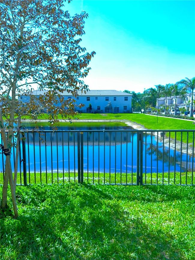 1 - 5544 Nw 27 Th Pl, Townhouse with 3 bedrooms, 3 bathrooms and null parking in Lauderhill FL | Image 4