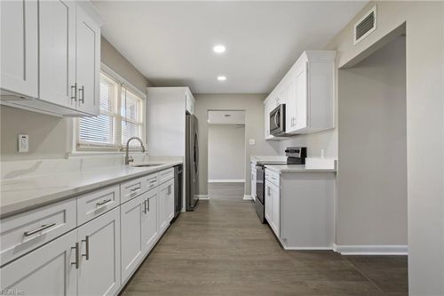 5529 Westbury Rd, Virginia Beach, VA, 23455-3425 | Card Image