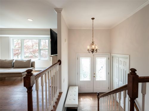 22 Heathcote Dr, Albertson, NY, 11507-2210 | Card Image