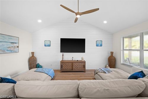 738 95th Ave N, Naples, FL, 34108-2457 | Card Image